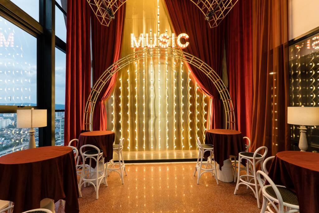 Klcc Musicalsty5Pax At Scarletzsuites Куала-Лумпур Экстерьер фото