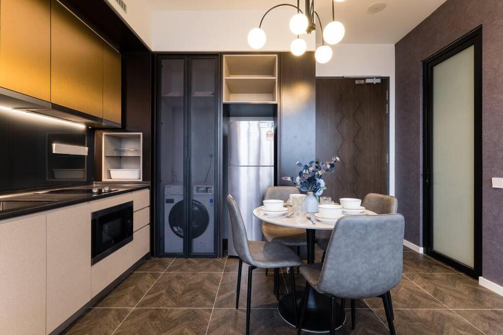 Klcc Musicalsty5Pax At Scarletzsuites Куала-Лумпур Экстерьер фото