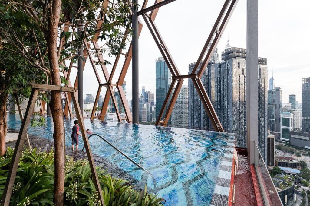Klcc Musicalsty5Pax At Scarletzsuites Куала-Лумпур Экстерьер фото